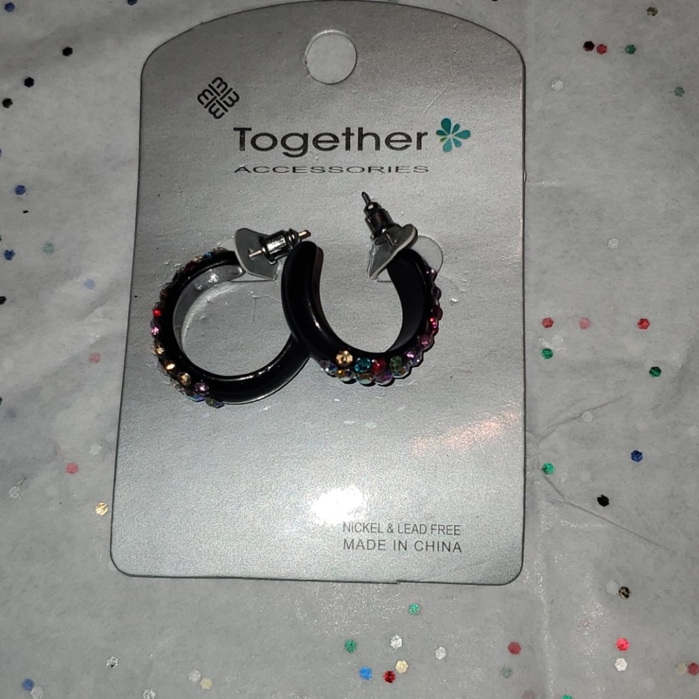 💎 Plastic Earrings w/ Colored Diamonds